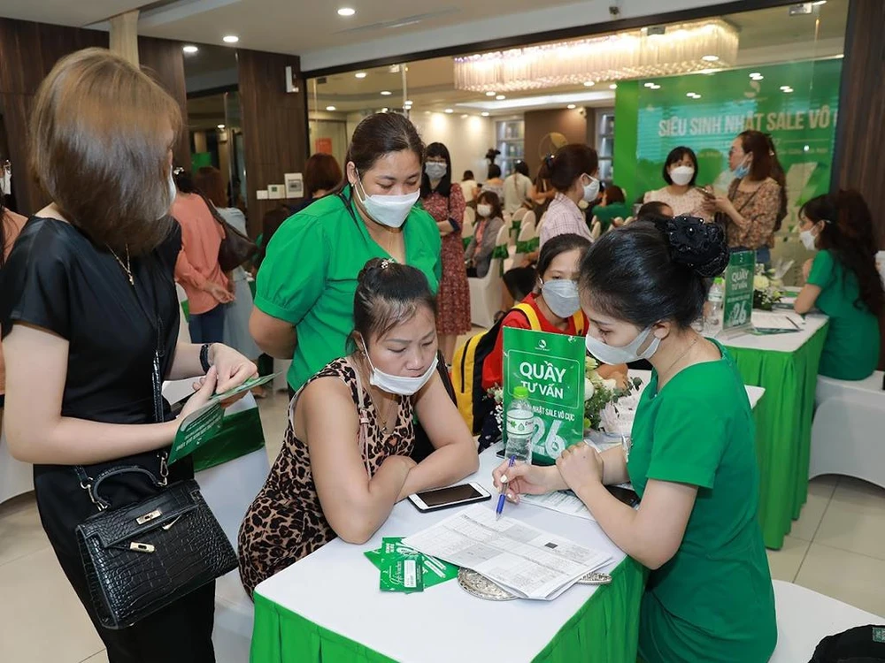 Khách hàng quyết định tu sửa sắc đẹp ngay trong ngày diễn ra sự kiện