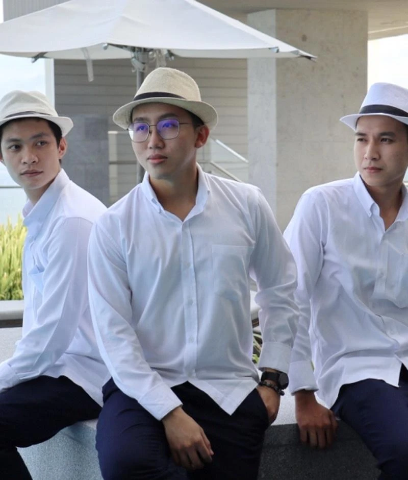 Với phong cách ăn mặc giống nhau, nhóm bạn của Nguyễn Anh Phúc đến từ Thủ Dầu Một, Bình Dương được nhiều bạn bè và mọi người nhận xét là giống anh em một nhà.