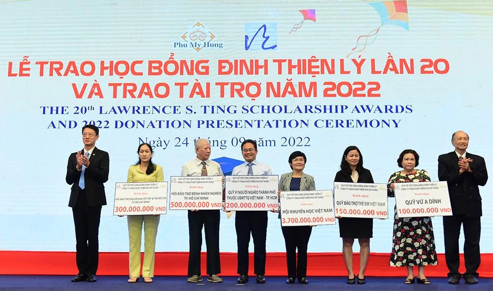 Công ty Phú Mỹ Hưng và Quỹ Đinh Thiện Lý trao tài trợ học bổng năm 2022 cho các Quỹ, Hội từ thiện, Hội Khuyến học 63 tỉnh thành