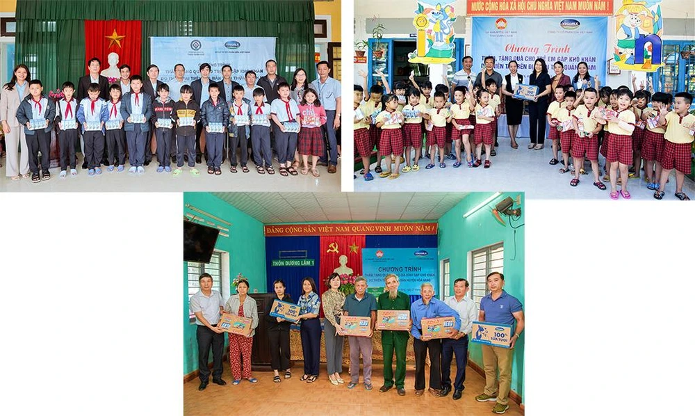 Đại diện Vinamilk trao các phần quà dinh dưỡng, san sẻ với khó khăn của người dân vùng lũ Đà Nẵng, Quảng Nam, Thừa Thiên Huế