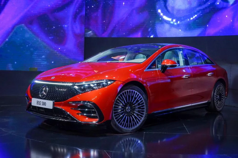 Mercedes-Benz mang tới triển lãm 2 mẫu xe điện: EQS 450+ và EQS 580