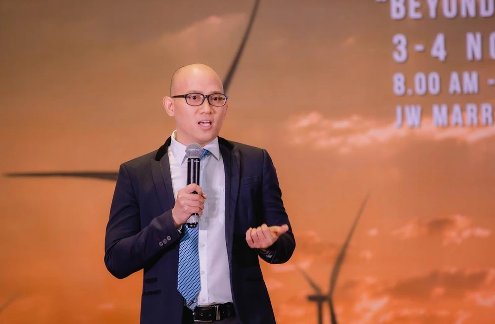 Ông Trần Minh Hoàng, Giám đốc Ngành hàng Vinamilk chia sẻ với hội nghị về mô hình trang trại sinh thái và sản phẩm sữa tươi Vinamilk Green Farm