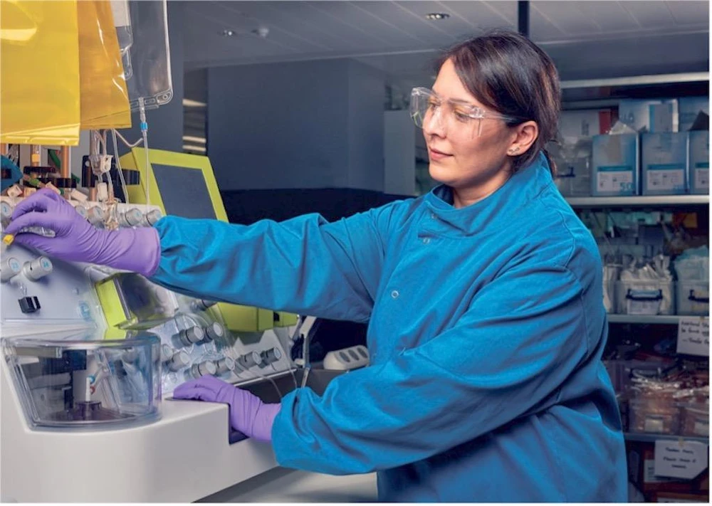 Chuyên gia của GSK nghiên cứu trong phòng thí nghiệm