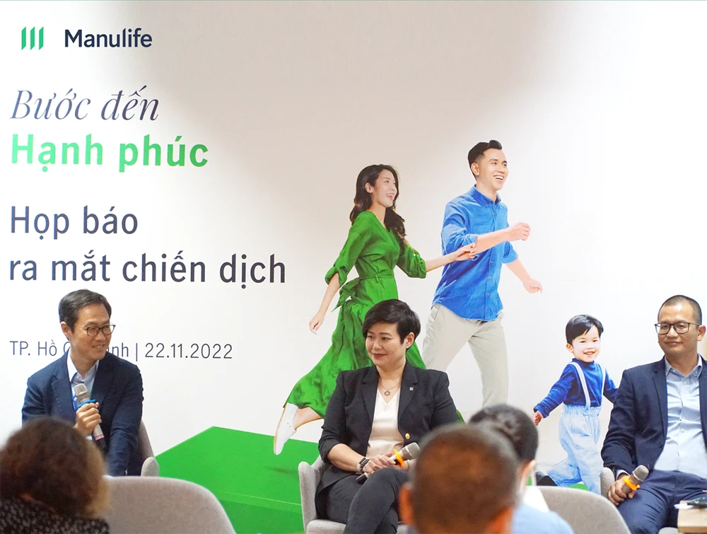 Đại diện Manulife Việt Nam chia sẻ tại buổi họp báo