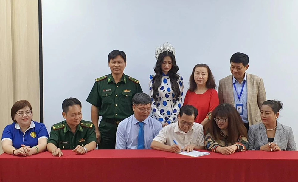 Các đơn vị ký kết Biên bản liên tịch thực hiện chương trình Vì biển đảo xanh Tổ quốc