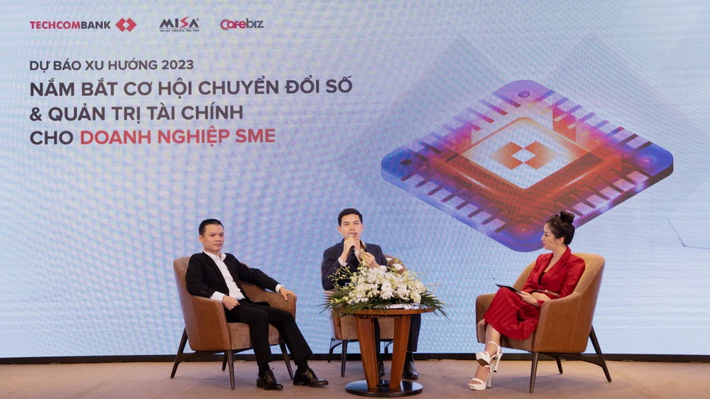 Các diễn giả tham gia buổi CafeTalk Techcombank số 12