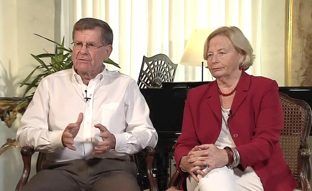 GS Robert Beaglehole và GS Ruth Bonita - 2 cựu viên chức WHO - tác giả bài nghiên cứu trên tạp chí Lancet