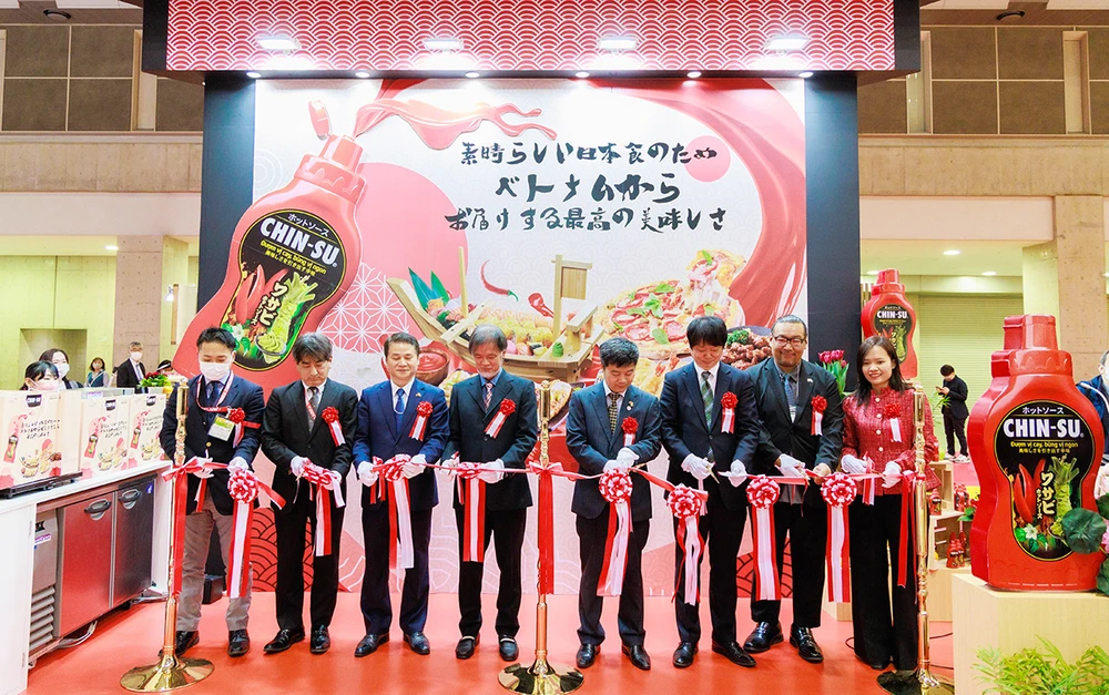 Đại diện Masan và BTC sự kiện thực phẩm quốc tế Foodex Nhật Bản 2023 thực hiện nghi thức khai mạc.