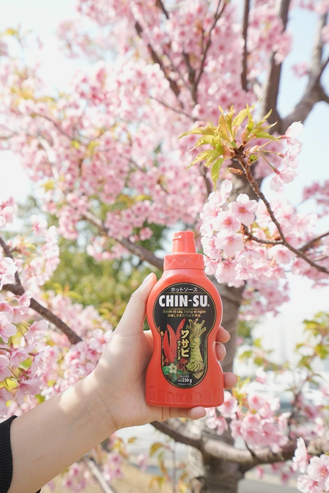 Tương ớt Chin-su Wasabi mang sự kết hợp giữa gia vị đặc sản Việt Nam và gia vị trứ danh từ Nhật Bản.