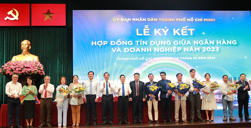 Lễ ký kết chương trình kết nối ngân hàng - doanh nghiệp với sự chứng kiến của lãnh đạo UBND TP.HCM.