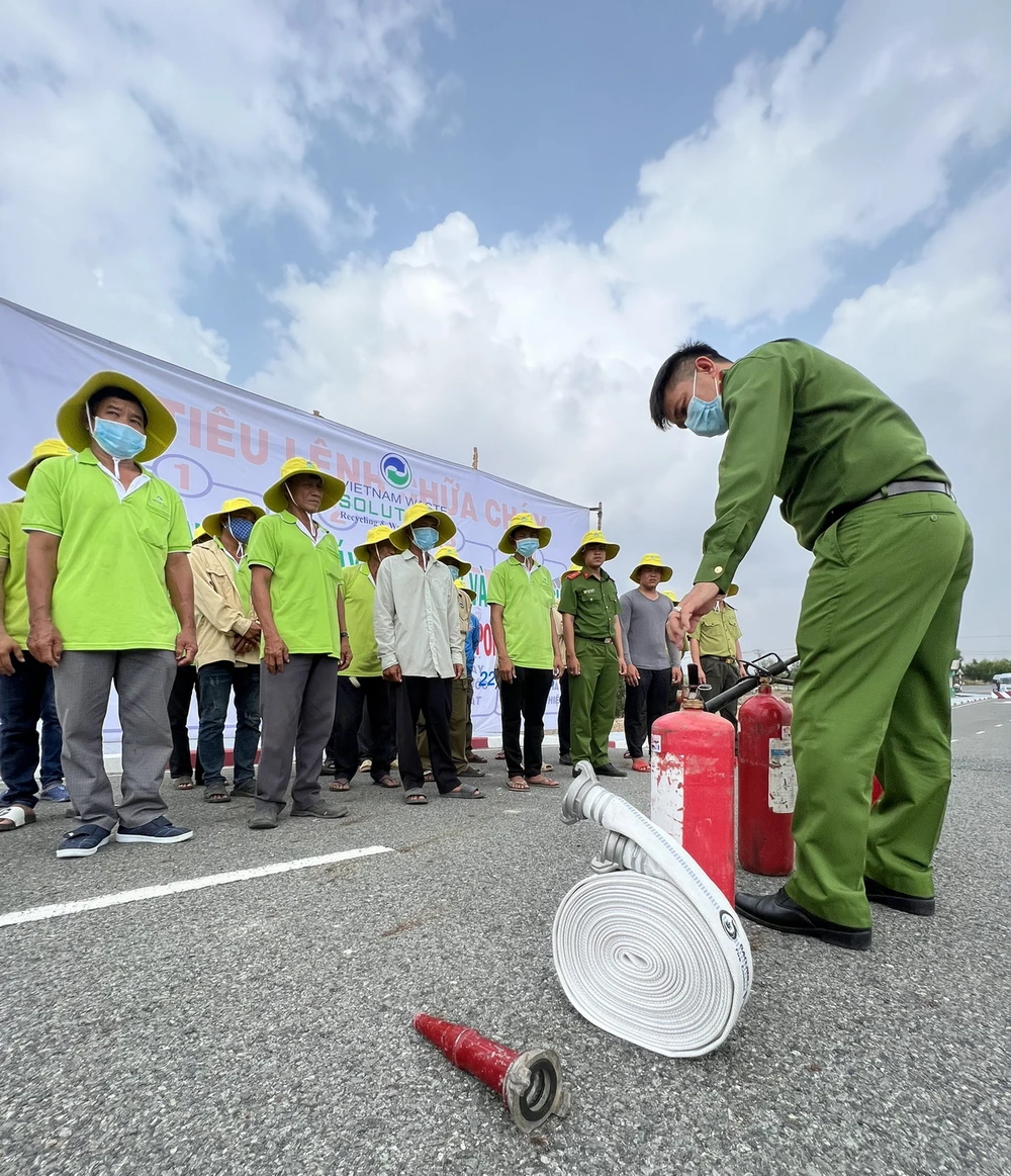 Tập huấn và kiểm tra kiến thức về các loại bình PCCC.