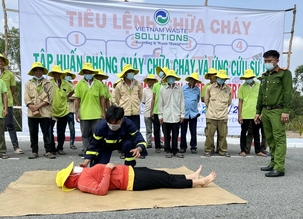 Hướng dẫn sơ cấp cứu và di chuyển người bị nạn.