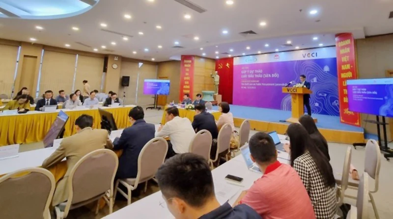 Hội thảo Góp ý Dự thảo Luật Đấu thầu (sửa đổi) do VCCI tổ chức nhằm thu thập ý kiến sửa đổi toàn diện Luật để bảo đảm hiệu quả thực chất của hoạt động đấu thầu và phù hợp với thông lệ quốc tế. (Ảnh: Báo Đấu thầu)
