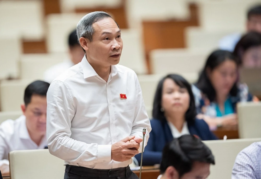 Đại biểu Phan Đức Hiếu (đoàn Thái Bình) phát biểu tại Hội nghị Đại biểu Quốc hội chuyên trách về dự án Luật Đấu thầu (sửa đổi) ngày 5-4-2023. (Ảnh: Cổng thông tin điện tử Quốc hội)