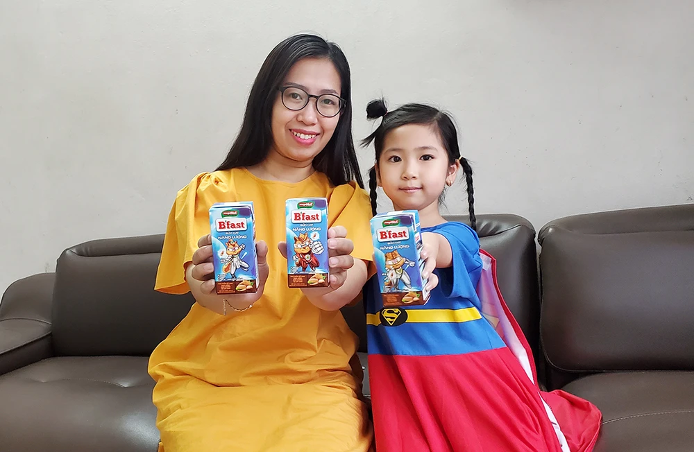 Các loại hạt như hạnh nhân, hạt dẻ cười, hạt óc chó... là nguồn dinh dưỡng giàu đạm, vitamin và khoáng chất cho trẻ nhỏ.