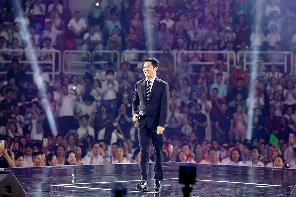 Ông Huỳnh Thiên Triều, TGĐ Amway Việt Nam chia sẻ tại lễ kỷ niệm 15 năm thành lập.