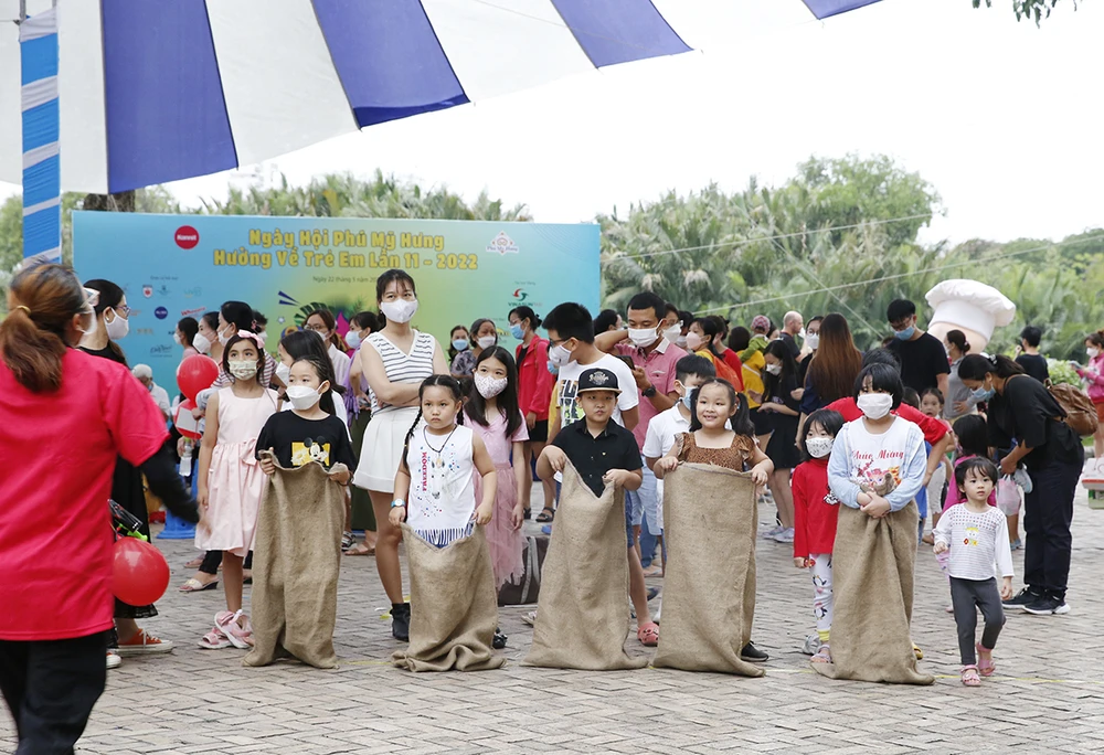 Trò chơi thi nhảy bao bố.