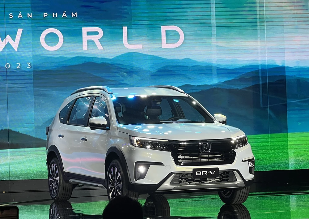 Honda BR-V trắng ngọc trai.