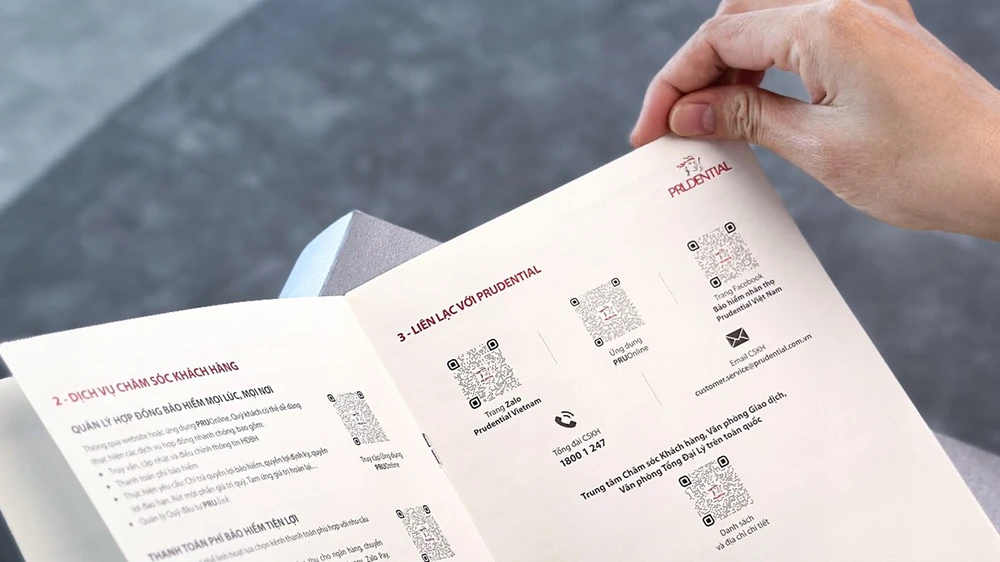 Việc tích hợp QR Code cho phép khách hàng truy vấn về hợp đồng gốc để nắm rõ quyền lợi và các trang thông tin liên quan một cách nhanh chóng. Việc tích hợp QR Code cho phép khách hàng truy vấn về hợp đồng gốc để nắm rõ quyền lợi và các trang thông tin liên quan một cách nhanh chóng.