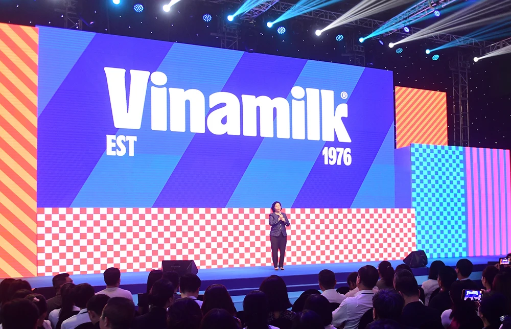 Bộ nhận diện thương hiệu mới của Vinamilk thể hiện một thế giới đầy màu sắc, trẻ trung hơn.