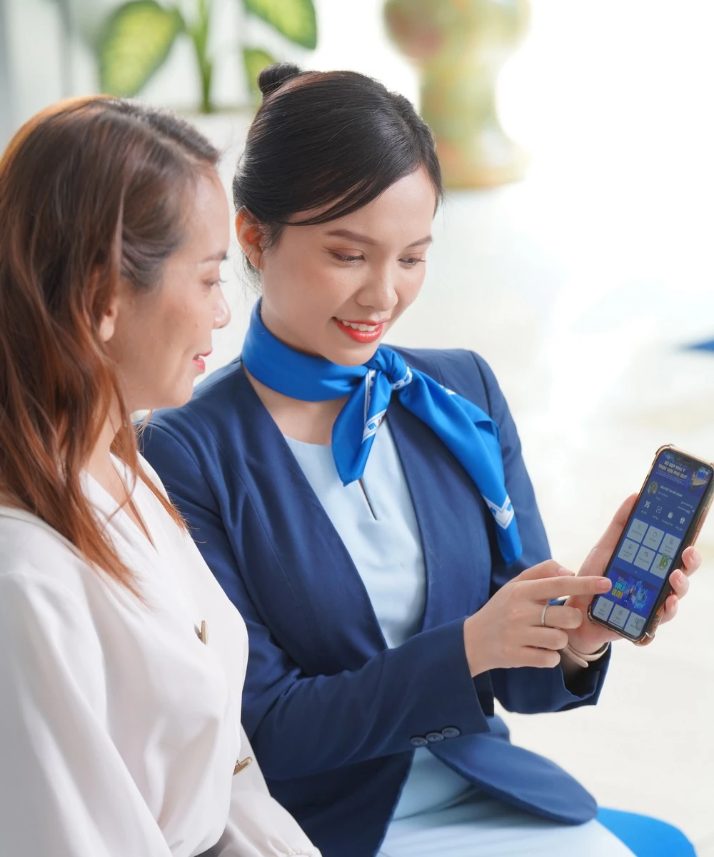 Khách hàng trải nghiệm app Vietbank Digital.
