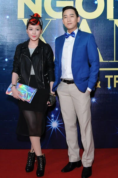 Chi Pu đi dự chương trình cùng Hứa Vĩ Văn. Nữ diễn viên phim "Thần tượng" ăn mặc kín đáo với váy áo tông đen. NTK-3566-Copy-8930-1389230774.jpg