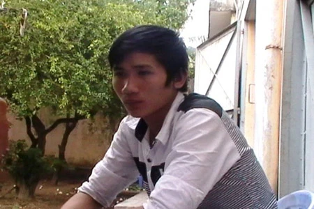 Trần Luân Tín tại cơ quan công an