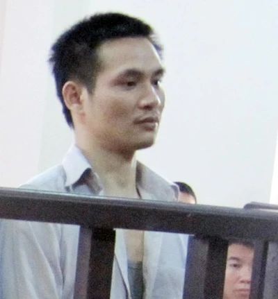 Cánh cửa sổ bị Hòa “đen” cắt chấn song khi vượt ngục