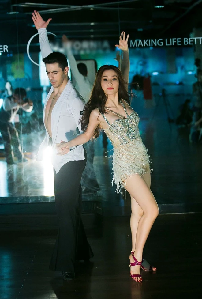 Trong đêm thi thứ ba, nữ diễn viên sẽ thử sức với điêu waltz. Đối đầu cùng cô là nam ca sĩ Tim và Thu Thủy. Đây là hai gương mặt khá tiềm năng của mùa giải năm nay nên Diễm My vấp phải không ít áp lực. Trong đêm thi thứ ba, nữ diễn viên sẽ thử sức với điêu waltz. Đối đầu cùng cô là nam ca sĩ Tim và Thu Thủy. Đây là hai gương mặt khá tiềm năng của mùa giải năm nay nên Diễm My vấp phải không ít áp lực.