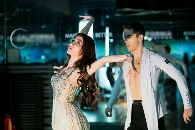 Trên trang cá nhân, Diễm My chia sẻ: "Tuần này tập điệu slow waltz cho chủ đề cổ điển. Từ rất lâu rồi mình vô cùng yêu thích những bước nhảy của waltz. Lần này được tập waltz trên nền một bài nhạc lả lướt, ma mị, mang không gian u buồn và đen tối, mình như lạc vào một khoảng không gian tràn đầy cảm xúc, đam mê. Tuần này là loại một cặp rồi, ai đi ai ở lại rất khó nói nhưng mình mong rằng với sự nhiệt huyết của tuổi trẻ và sự hăng say cống hiến, khắc phục những điểm yếu, mình sẽ luôn giữ mãi được hình tượng đẹp trong lòng khán giả". Trên trang cá nhân, Diễm My chia sẻ: "Tuần này tập điệu slow waltz cho chủ đề cổ điển. Từ rất lâu rồi mình vô cùng yêu thích những bước nhảy của waltz. Lần này được tập waltz trên nền một bài nhạc lả lướt, ma mị, mang không gian u buồn và đen tối, mình như lạc vào một khoảng không gian tràn đầy cảm xúc, đam mê. Tuần này là loại một cặp rồi, ai đi ai ở lại rất khó nói nhưng mình mong rằng với sự nhiệt huyết của tuổi trẻ và sự hăng say cống hiến, khắc phục những điểm yếu, mình sẽ luôn giữ mãi được hình tượng đẹp trong lòng khán giả".