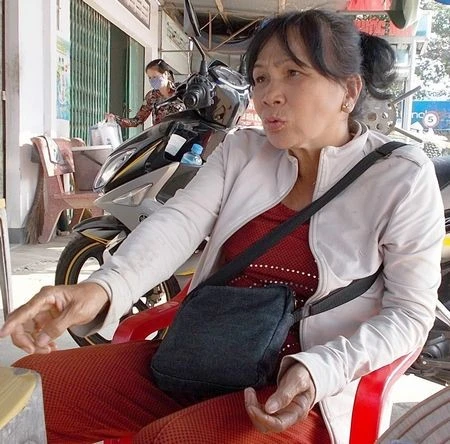 Bà Đẹp khẳng định tờ vé số của anh Khương trúng độc đắc (3 tỷ đồng) hoặc an ủi (200 triệu đồng).