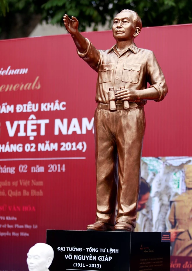 Hình tượng Đại tướng Võ Nguyên Giáp, tổng tư lệnh tối cao của quân đội nhân dân Việt Nam. Ông là nhà chỉ huy quân sự tài ba bên cạnh chủ tịch Hồ Chí Minh với nhiều chiến công lừng lẫy chấn động thế giới.