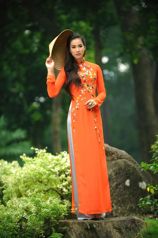 Vương Thu Phương đẹp mặn mà với áo dài ảnh 10