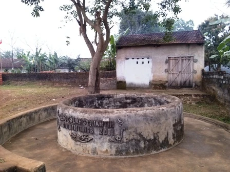 Giếng Tiên ngay ở đầu làng Quần Tín.