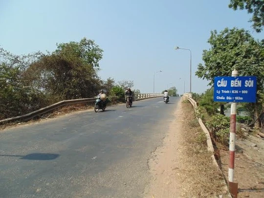 Cầu Bến Sỏi, nơi cô bé tự tử.