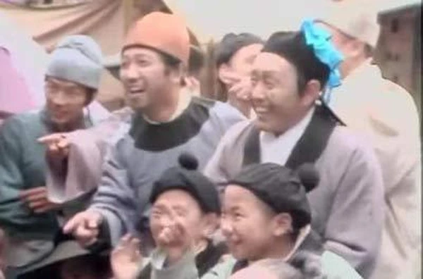 Vai người đi đường trong tậpHầu vương sơ vấn thế(phải).