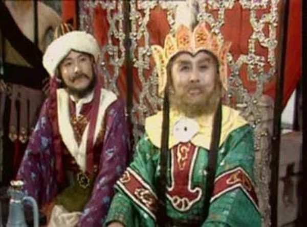 Vai Sứ tiết ngoại quốc trong tậpTảo tháp biện kỳ oan(phải).