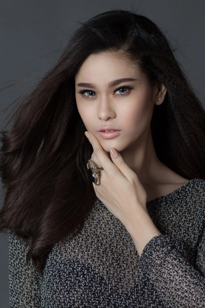 Khác hẳn hình ảnh trong sáng và dễ thương trước đây, Trương Quỳnh Anh đang xây dựng hình ảnh nữ ca sĩ, diễn viên gợi cảm. Điều này hoàn toàn phù hợp với dòng nhạc dance cô đang theo đuổi.