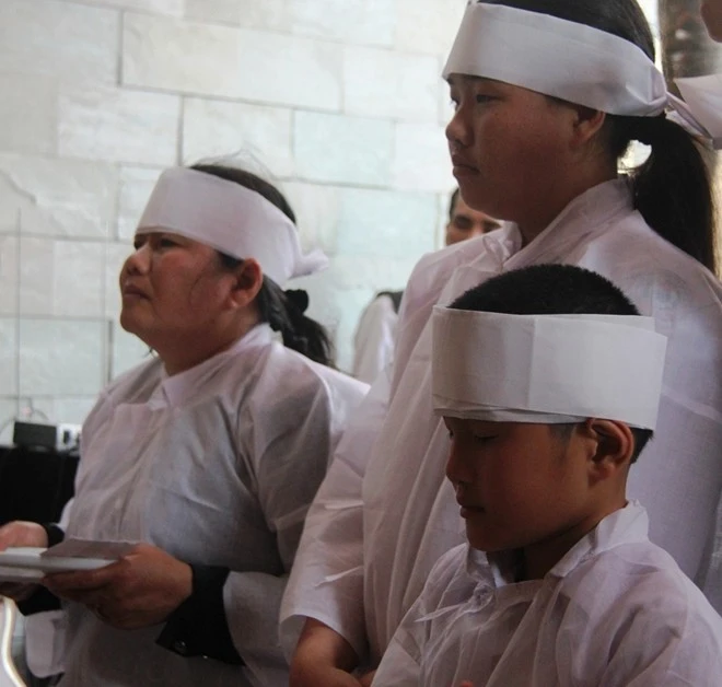 Vợ và con của thuyền trưởng Đức bị tử nạn.