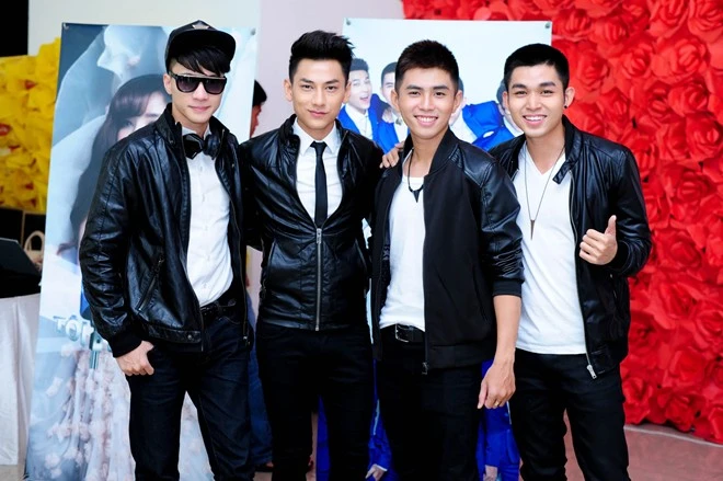 Buổi họp báo còn có sự tham gia của nhóm 365.