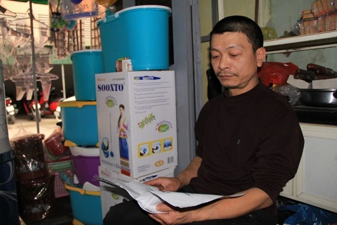 Ông Phong không giấu nổi sự xúc động khi tìm lại được đứa con thất lạc hơn 30 năm trước. Tháng 4 tới, Michel sẽ sang Việt Nam đoàn tụ cùng ông.