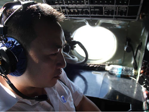 Tìm kiếm máy bay Malaysia mất tích: Đang ăn cơm…. bay liền để ứng cứu ảnh 2