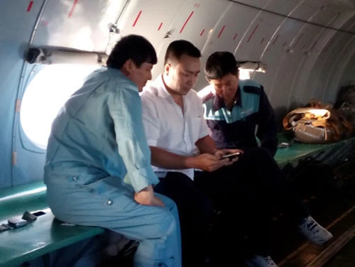 Tìm kiếm máy bay Malaysia mất tích: Đang ăn cơm…. bay liền để ứng cứu ảnh 4