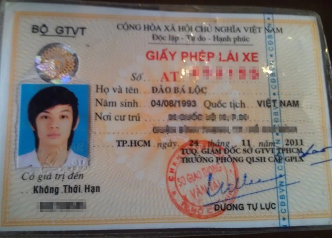 Ảnh giấy phép lái xe của Đào Bá Lộc được làm năm 2011, khi anh có một thời gian dài sống và học tại TP.HCM nên hình ảnh của anh bớt "quê" hơn.