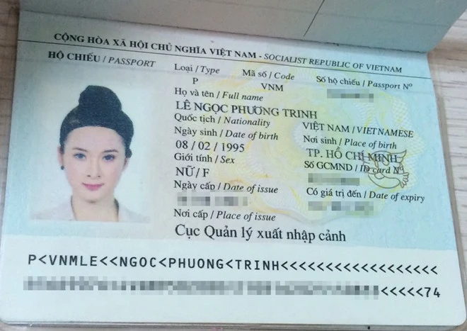 Angela Phương Trinh khoe ảnh xinh đẹp trên hộ chiếu. Nữ diễn viên tên đầy đủ là Lê Ngọc Phương Trinh. Sau một thời gian cấm diễn, mới đây cô đã được cấp phép trở lại. Hiện tại, Phương Trinh đang tập trung vào lĩnh vực kinh doanh cũng như tập luyện vũ đạo, thanh nhạc để phát hành sản phẩm âm nhạc đầu tay.