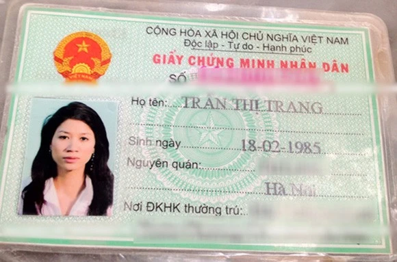 Người mẫu Trang Trần tên thật là Trần Thị Trang. Cô từng bức xúc khi phải chụp cả CMND và post lên trang cá nhân để chứng minh rằng mình không khai gian tuổi. Có lẽ, so với năm sinh 1985, ngoài đời Trang Trần có phần già dặn hơn.