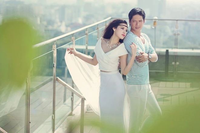 Không quá thân thiết hay gắn bó nhưng khi thực hiện bộ hình mới, cả Phương Trinh Jolie và Bình Minh nhanh chóng nắm được cảm xúc của đối phương để cùng tung hứng trước ống kính.