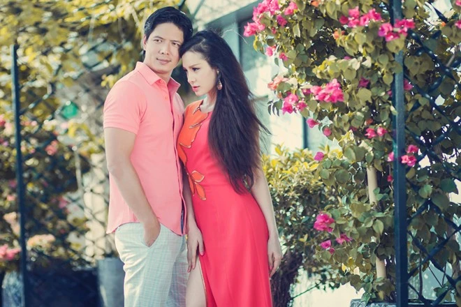 Cô gái sinh năm 1988 cũng cởi mở bật mí: “Tôi biết anh Minh lâu rồi. Hai anh em cũng có nhiều lần cộng tác cùng nhau. Mới đây, hai anh em cũng cùng làm MC cho HTV Award. Dù đây là lần đầu cùng chụp hình chung nhưng biết đâu anh Minh sẽ xuất hiện trong một MV nào đó của tôi?”.