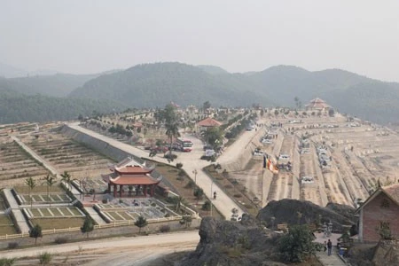 Toàn cảnh một khu đồi nhìn từ trên cao.