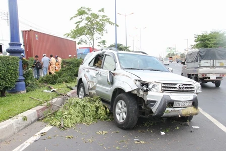 Hiện trường vụ TNGT nghiêm trọng làm 2 công nha 6 chăm sóc cây xanh trọng thương.